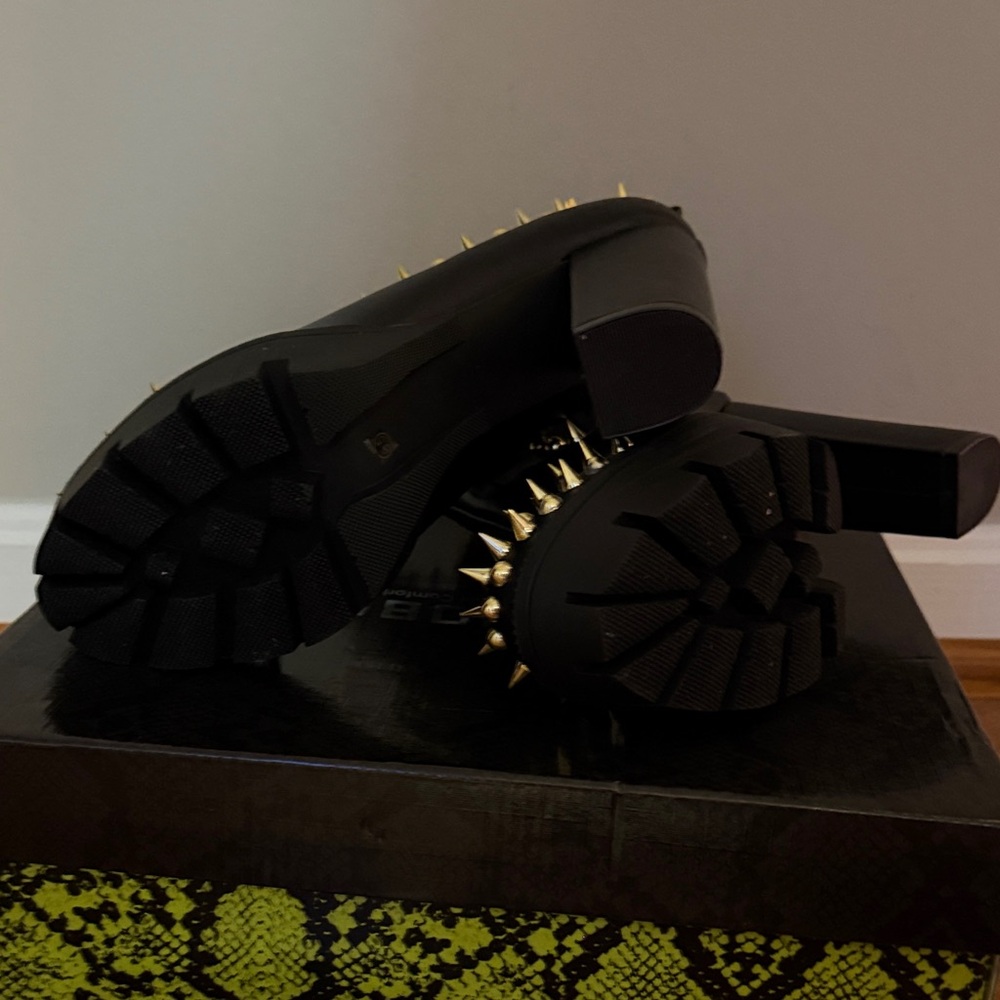 Cape Robbin Black and Gold Studded Jagged Heeled Boots - Picture 6 of 8